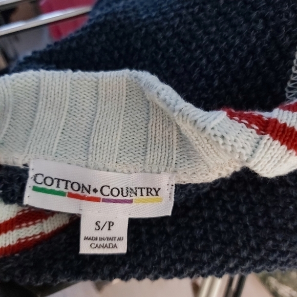 FULL zip knitted cabin sweater cardigan Made in Canada Size small - Picture 7 of 9